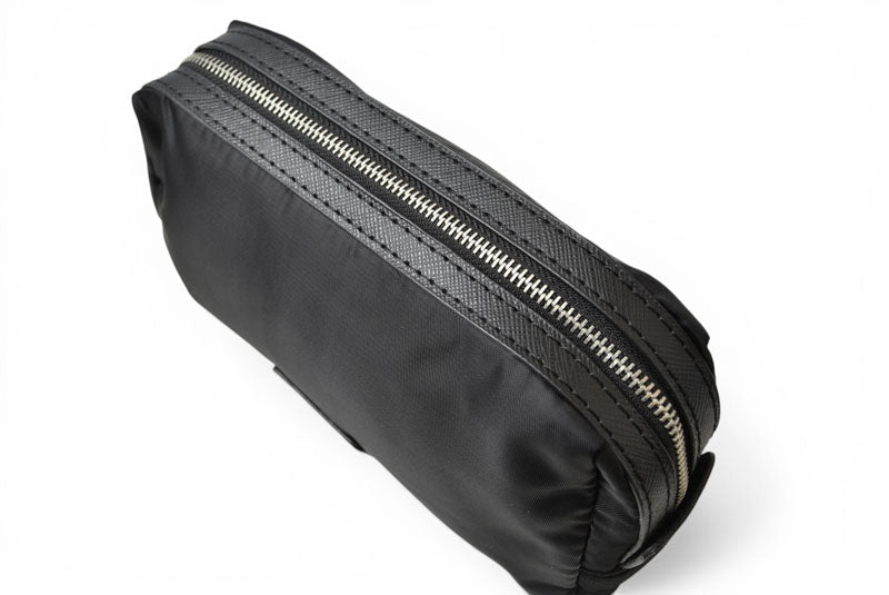 フェラガモ コスメポーチ/トラベルポーチ Salvatore Ferragamo 香水ノベルティポーチ ナイロン/ブラック【中古】