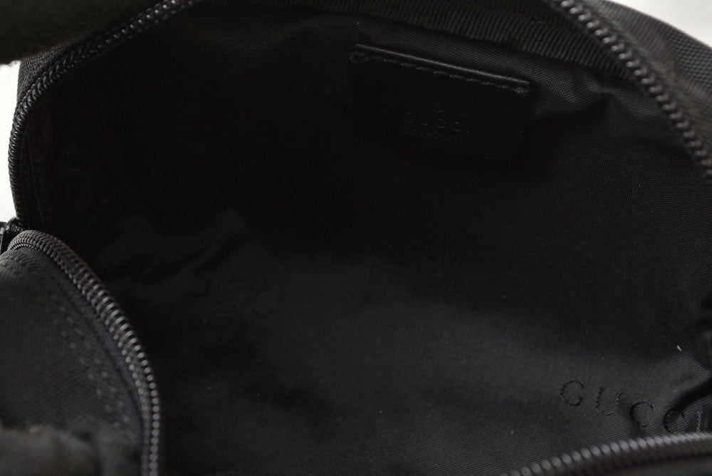 グッチ 美品 ポーチ GUCCI 化粧ポーチ/コスメポーチ ナイロン/ブラック レディース/メンズ 039.0994【中古】