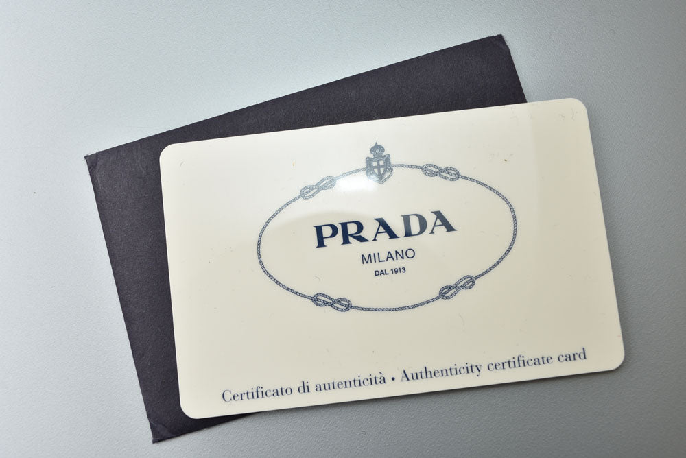 プラダ ショルダーバッグ PRADA クロスボディバッグ V405 ロゴプレート ナイロン素材 ブラック レディース【中古】