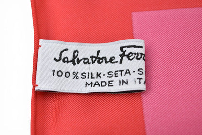 サルヴァトーレフェラガモ スカーフ Salvatore Ferragamo シルクスカーフ フラワーモチーフ ピンク/レッドマルチ【中古】