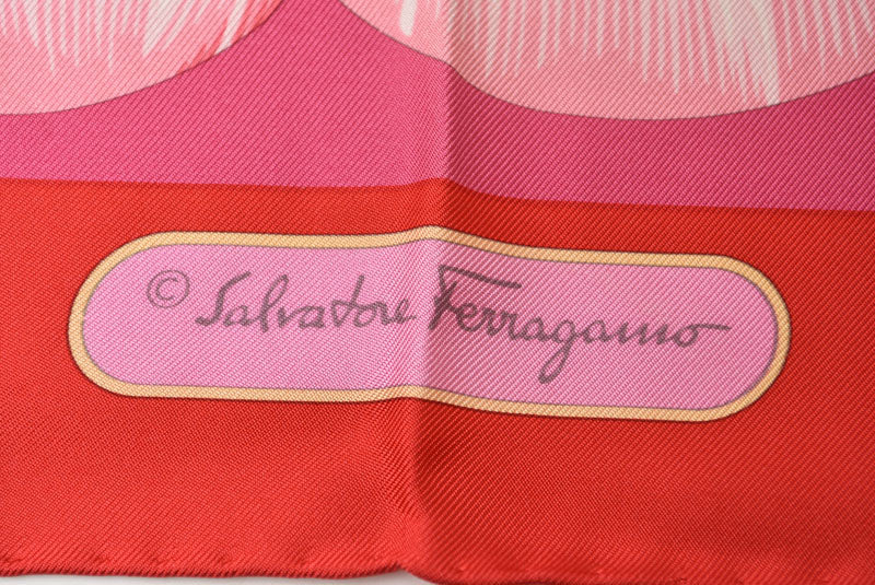 サルヴァトーレフェラガモ スカーフ Salvatore Ferragamo シルクスカーフ フラワーモチーフ ピンク/レッドマルチ【中古】