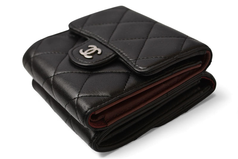 シャネル 財布 CHANEL 三つ折り財布 マトラッセ ラムスキン ブラック/シルバー金具【中古】