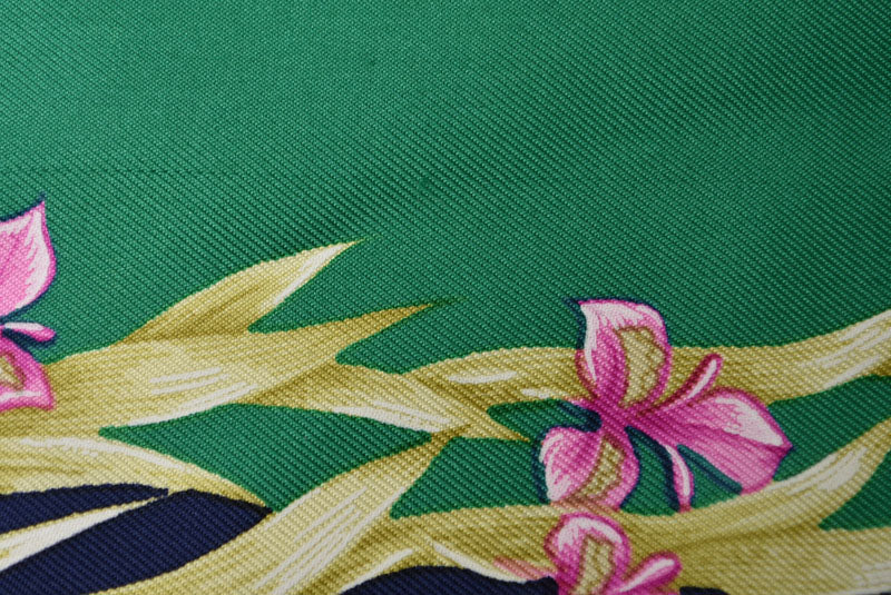 エルメス スカーフ HERMES カレ90 シルクツイル 花咲く馬 H.d'Origny/アンリ ドリニ― グリーン/ネイビー系【中古】
