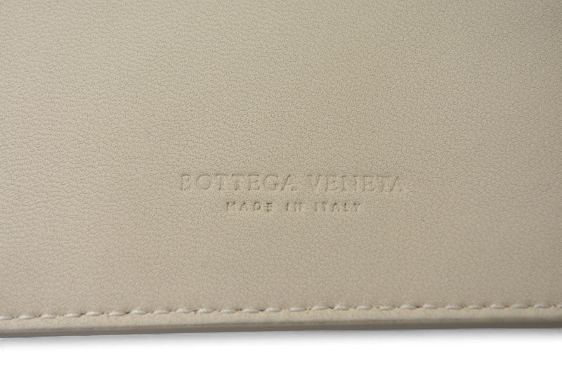 ボッテガヴェネタ カードケース/フラグメントケース BOTTEGA VENETA チェーン付 レザー クリーム【中古】
