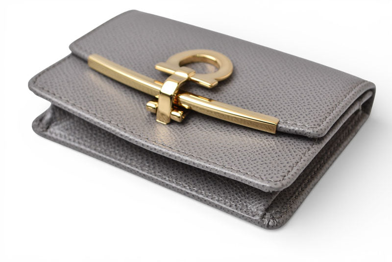 サルヴァトーレフェラガモ カードケース/コインケース Salvatore Ferragamo キーチェーン付 レザー グレー【中古】