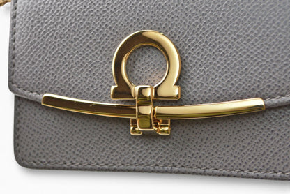 サルヴァトーレフェラガモ カードケース/コインケース Salvatore Ferragamo キーチェーン付 レザー グレー【中古】