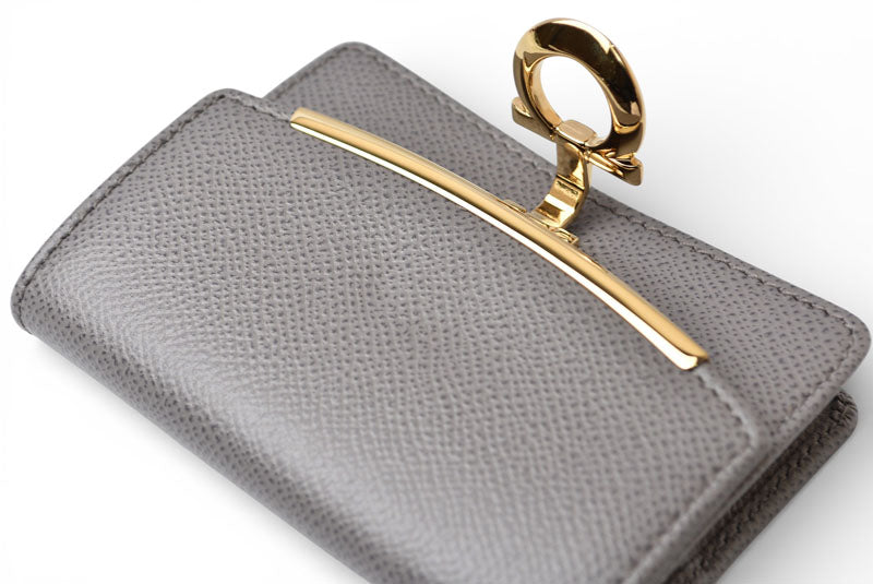 サルヴァトーレフェラガモ カードケース/コインケース Salvatore Ferragamo キーチェーン付 レザー グレー【中古】