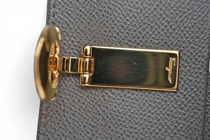 サルヴァトーレフェラガモ カードケース/コインケース Salvatore Ferragamo キーチェーン付 レザー グレー【中古】