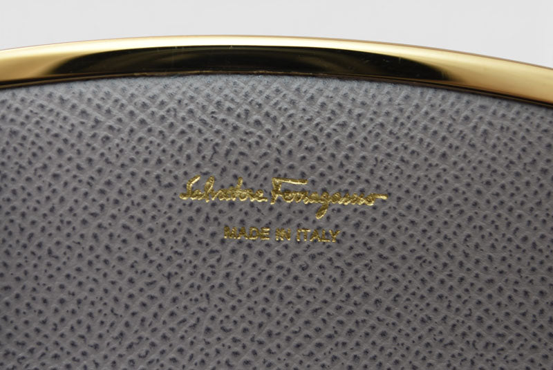 サルヴァトーレフェラガモ カードケース/コインケース Salvatore Ferragamo キーチェーン付 レザー グレー【中古】