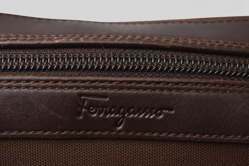 フェラガモ コスメポーチ/トラベルポーチ Salvatore Ferragamo ナイロン/レザー ダークブラウン HE22 6638【中古】