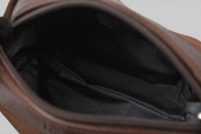フェラガモ コスメポーチ/トラベルポーチ Salvatore Ferragamo ナイロン/レザー ダークブラウン HE22 6638【中古】