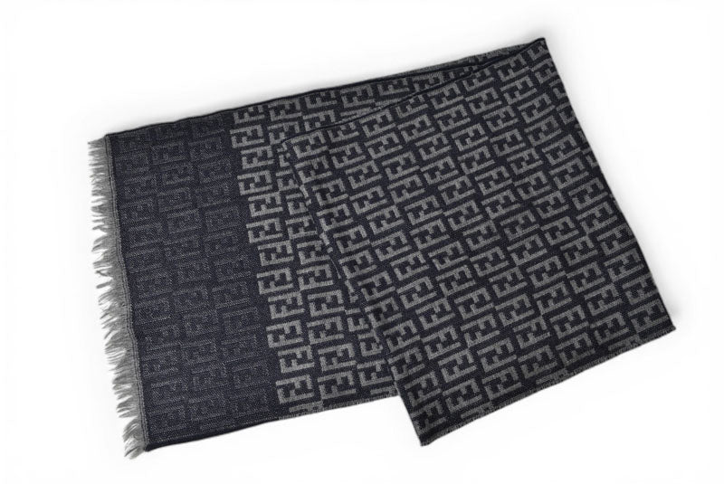 フェンディ マフラー FENDI ウインタースカーフ リバーシブル ウール100％ FFロゴ/ズッカ柄 ブラック/グレー【中古】