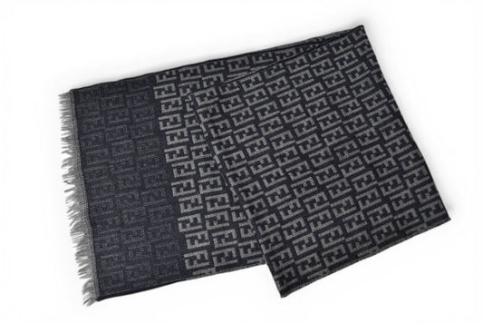 フェンディ マフラー FENDI ウインタースカーフ リバーシブル ウール100％ FFロゴ/ズッカ柄 ブラック/グレー【中古】
