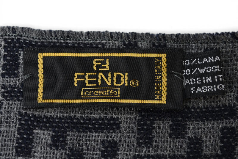 フェンディ マフラー FENDI ウインタースカーフ リバーシブル ウール100％ FFロゴ/ズッカ柄 ブラック/グレー【中古】
