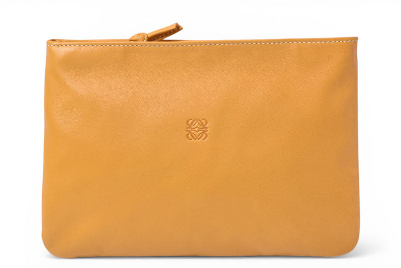 ロエベ コスメポーチ/化粧ポーチ LOEWE フラットポーチ ラムスキン アナグラム キャメル【中古】