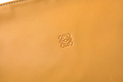 ロエベ コスメポーチ/化粧ポーチ LOEWE フラットポーチ ラムスキン アナグラム キャメル【中古】