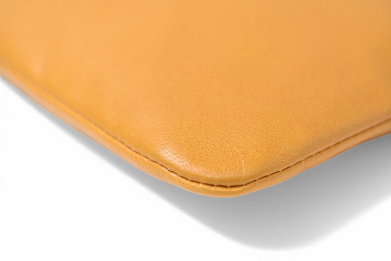 ロエベ コスメポーチ/化粧ポーチ LOEWE フラットポーチ ラムスキン アナグラム キャメル【中古】