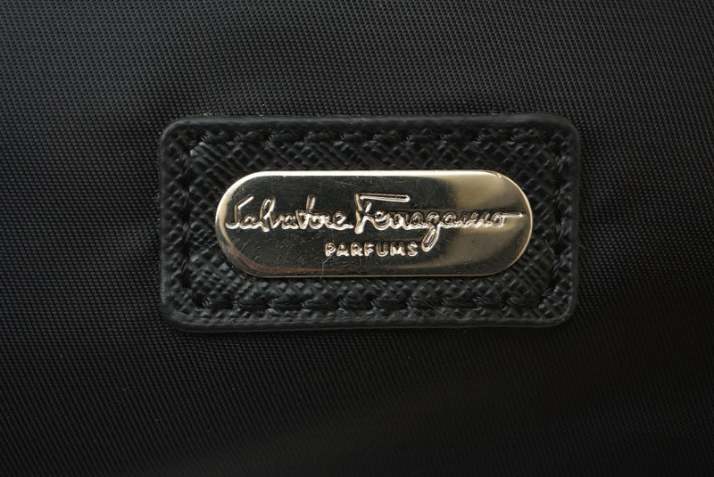 フェラガモ コスメポーチ/トラベルポーチ Salvatore Ferragamo 香水ノベルティポーチ ナイロン/ブラック【中古】