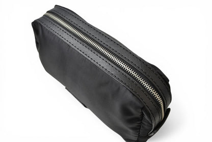 フェラガモ コスメポーチ/トラベルポーチ Salvatore Ferragamo 香水ノベルティポーチ ナイロン/ブラック【中古】
