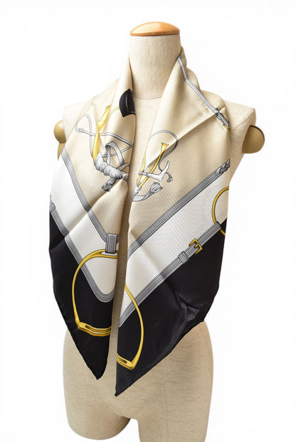 セリーヌ スカーフ ヴィンテージ CELINE スカーフ カレ90 馬車/馬具 ゴールド/ホワイト/ブラック【中古】