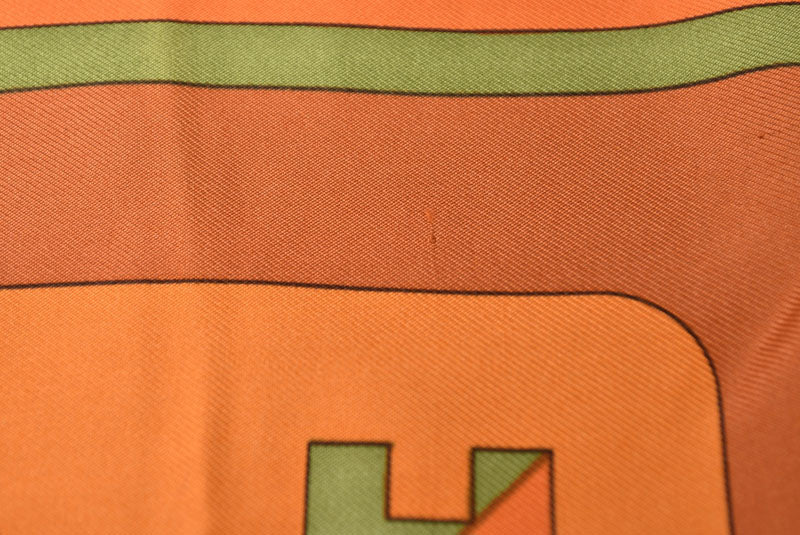 エルメス スカーフ カレ90 コーチング・フォーエバー HERMES シルク100％ オレンジ/カーキ【中古】