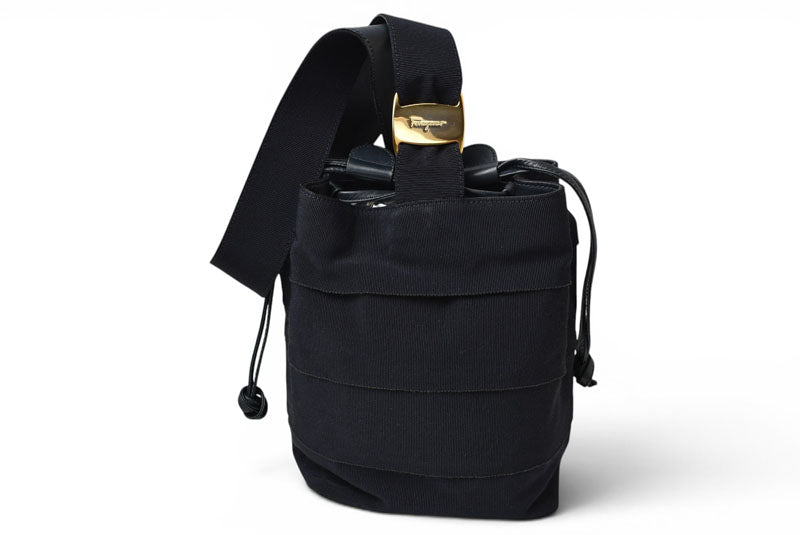 Salvatore Ferragamo サルヴァトーレフェラガモ ヴィンテージ 巾着 ショルダーバッグ ブラック レディース ドローストリング 【中古】