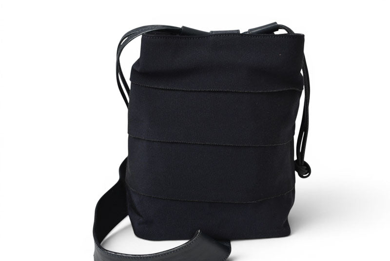 Salvatore Ferragamo サルヴァトーレフェラガモ ヴィンテージ 巾着 ショルダーバッグ ブラック レディース ドローストリング 【中古】