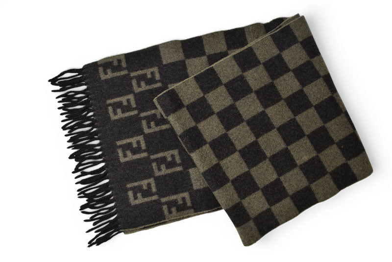 フェンディ マフラー FENDI ウインタースカーフ リバーシブル ウール100％ FFロゴ/ズッカ柄/チェック ブラック/グレー【中古】
