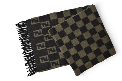 フェンディ マフラー FENDI ウインタースカーフ リバーシブル ウール100％ FFロゴ/ズッカ柄/チェック ブラック/グレー【中古】