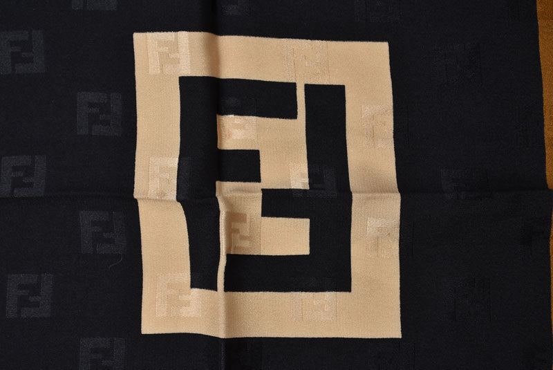 フェンディ スカーフ FENDI シルクツイル ヴィンテージ ズッカ柄 ブラック/ベージュ【中古】