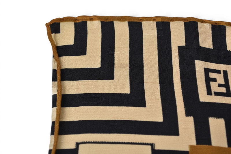 フェンディ スカーフ FENDI シルクツイル ヴィンテージ ズッカ柄 ブラック/ベージュ【中古】