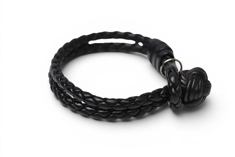 ボッテガヴェネタ ブレスレット/バングル BOTTEGA VENETA イントレチャート ブラック【中古】