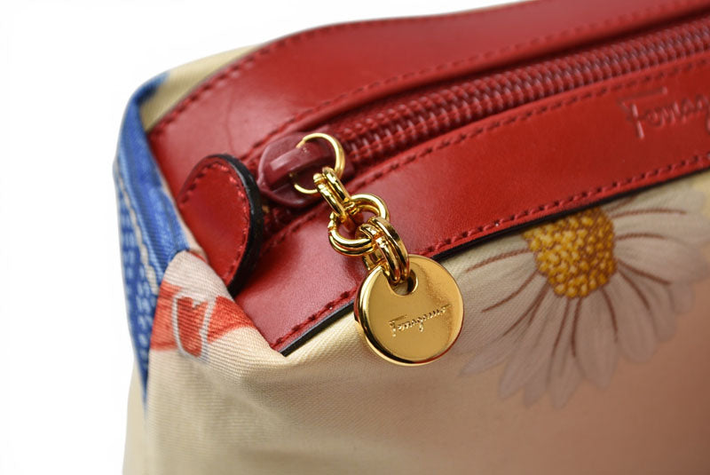 フェラガモ 未使用 ヴィンテージ コスメポーチ/トラベルポーチ Salvatore Ferragamo キャンバス/レザー レッド HE22 3081【中古】