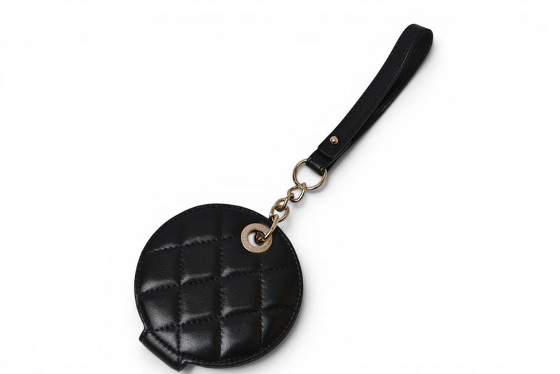 シャネル CHANEL VIP限定 ノベルティ ネームタグ マトラッセ ラウンド 黒 ラムスキン ストラップ付 ゴールド金具【中古】