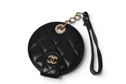 シャネル CHANEL VIP限定 ノベルティ ネームタグ マトラッセ ラウンド 黒 ラムスキン ストラップ付 ゴールド金具【中古】