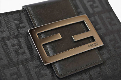 フェンディ 財布/二つ折 FENDI 折財布 8M0035 ZUCCA/ズッカ柄 ブラック【中古】
