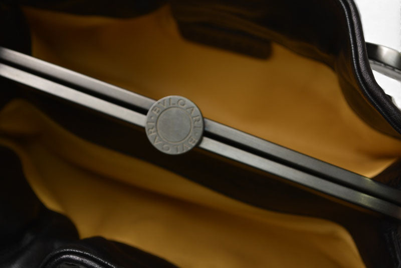 ブルガリ クラッチバッグ BVLGARI ツイスト パテントレザー エナメル ブラック シルバー金具 レディース【中古】