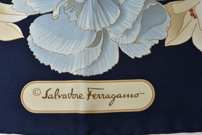 サルヴァトーレフェラガモ 未使用 スカーフ ヴィンテージ Salvatore Ferragamo スカーフ フローラル柄 ネイビー【中古】