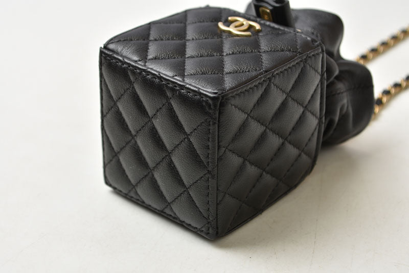 シャネル チェーンショルダーバッグ CHANEL ミニキューブ マトラッセ ラムスキン ブラック ゴールド金具【中古】
