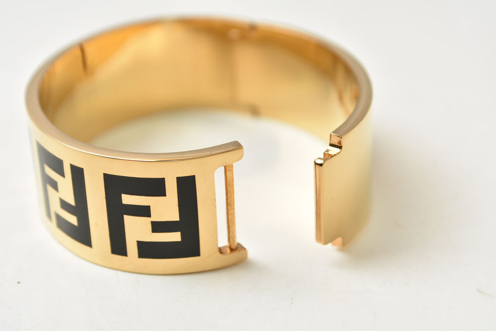 フェンディ バングル/ブレスレット FENDI FFロゴ ブラック ゴールド メタル レディース【中古】