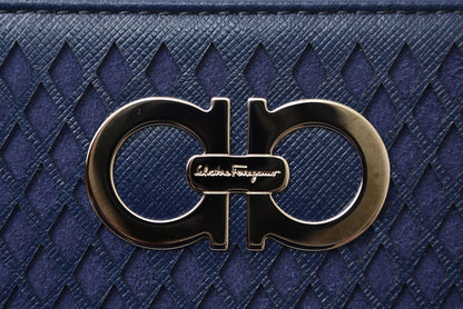 フェラガモ フラットポーチ/クラッチバッグ Salvatore Ferragamo ガンチーニ レザー ネイビー AU-22【中古】