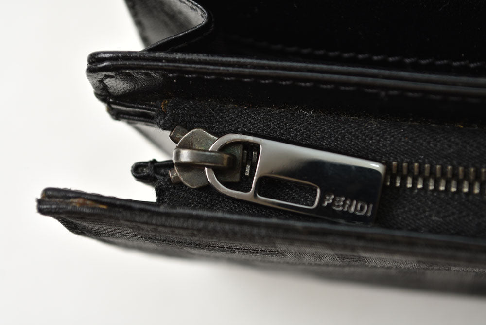 フェンディ 財布/二つ折 FENDI 折財布 8M0029 ZUCCA/ズッカ柄 ブラック【中古】