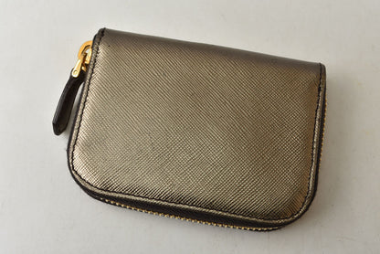 プラダ コインケース/小銭入れ PRADA サフィアーノ 1MM268 型押しレザー メタリックブロンズ【中古】