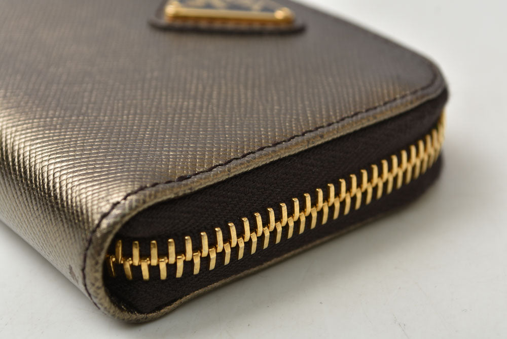 プラダ コインケース/小銭入れ PRADA サフィアーノ 1MM268 型押しレザー メタリックブロンズ【中古】