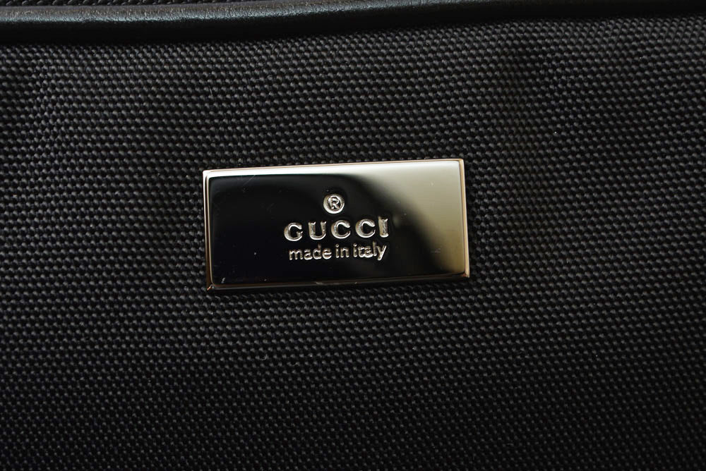 グッチ 美品 ポーチ GUCCI 化粧ポーチ/コスメポーチ ナイロン/ブラック レディース/メンズ 039.0994【中古】