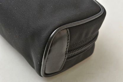 グッチ 美品 ポーチ GUCCI 化粧ポーチ/コスメポーチ ナイロン/ブラック レディース/メンズ 039.0994【中古】