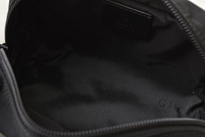 グッチ 美品 ポーチ GUCCI 化粧ポーチ/コスメポーチ ナイロン/ブラック レディース/メンズ 039.0994【中古】