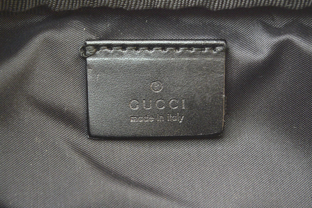 グッチ 美品 ポーチ GUCCI 化粧ポーチ/コスメポーチ ナイロン/ブラック レディース/メンズ 039.0994【中古】