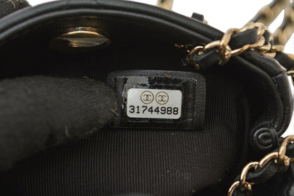 シャネル チェーンショルダーバッグ CHANEL ポシェット マトラッセ ラムスキン ブラック ゴールド金具【中古】