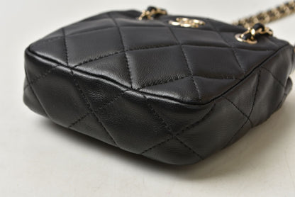 シャネル チェーンショルダーバッグ CHANEL ポシェット マトラッセ ラムスキン ブラック ゴールド金具【中古】
